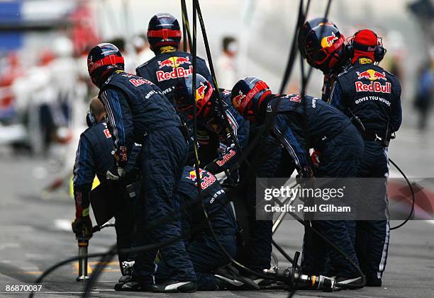 Red Bull Racing Timing Stand Red Bull Racing Mechanics Photos and Premium High Res Pictures - Getty ...