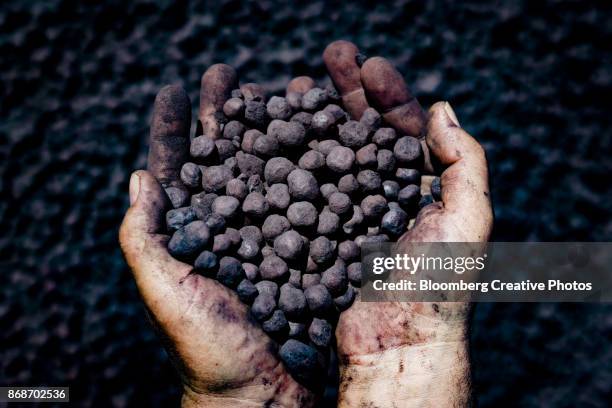iron ore mining - eisenerz stock-fotos und bilder