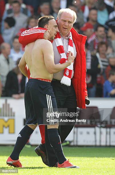 Manager Uli Hoeness of Bayern comforts Franck Ribery after the Bundesliga match between FC Energie Cottbus and Bayern Muenchen at the Stadion der...