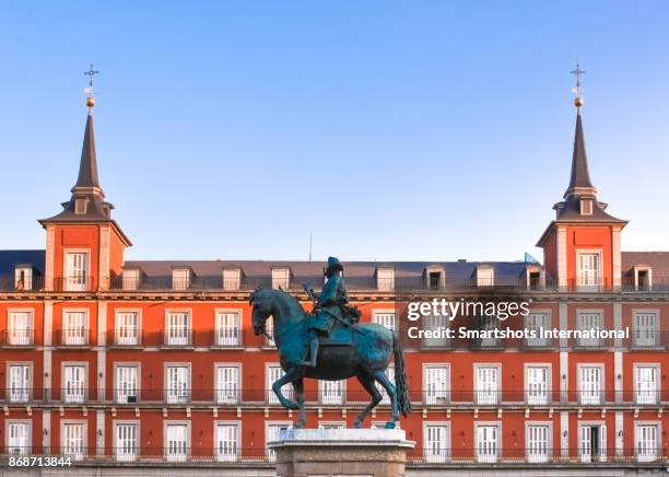 statue of king philippe the third of spain in plaza mayor, madrid, spain - madrid landmarks stock pictures, royalty-free photos & images