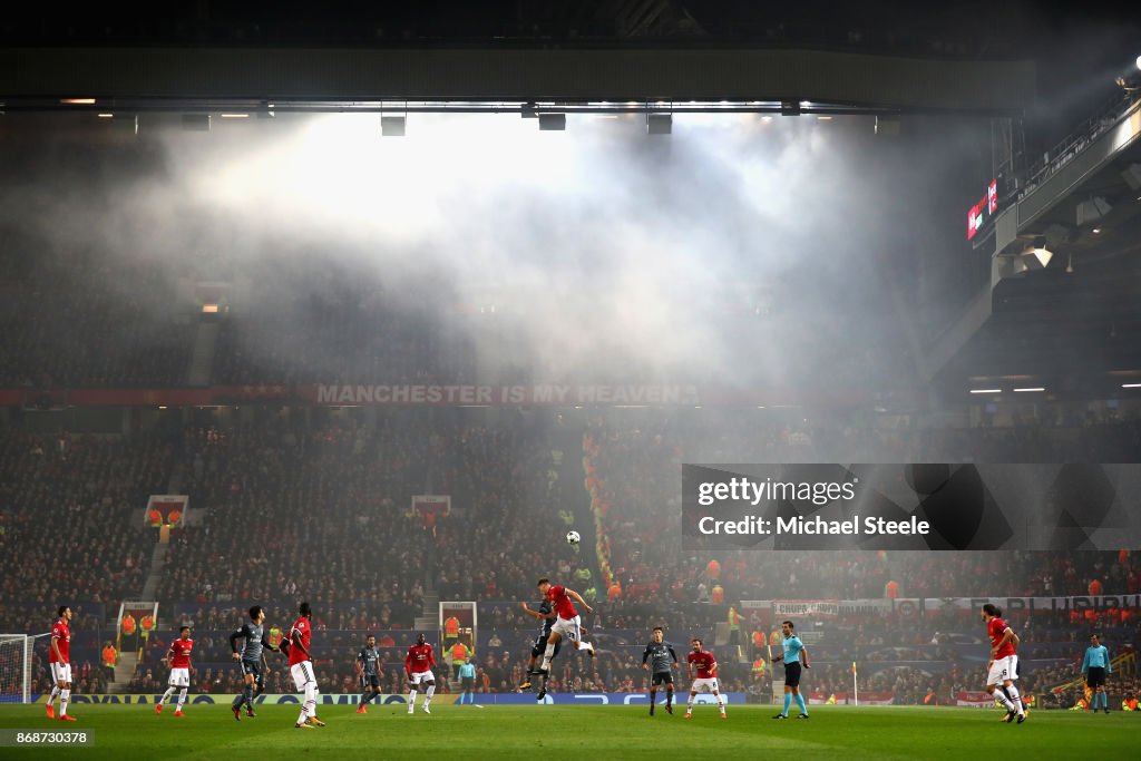 Manchester United v SL Benfica - UEFA Champions League