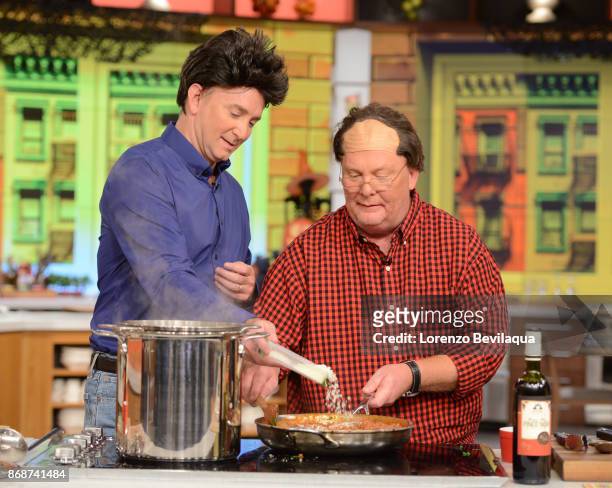 The Chew"'s biggest Halloween extravaganza in seven seasons will serve up a ghoulishly good time with a seven-course Halloween event ! Our talented...