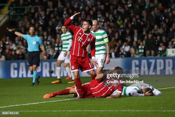 Javi Martínez of Bayern Munich scores his team's sec ond goal during the UEFA Champions League group B match between Celtic FC and Bayern Muenchen at...