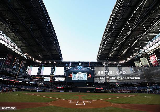 The roof of Chase Field is opened prior to the game between the Washington Nationals and the Arizona Diamondbacks on May 8, 2009 in Phoenix, Arizona....
