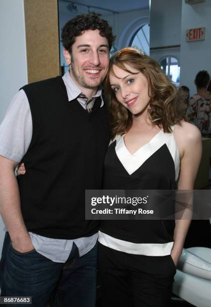 Actor Jason Biggs and actress Jenny Mollen attend the "On The Go Beauty" Event at the Gavert Atelier on May 9, 2009 in Beverly Hills, California.