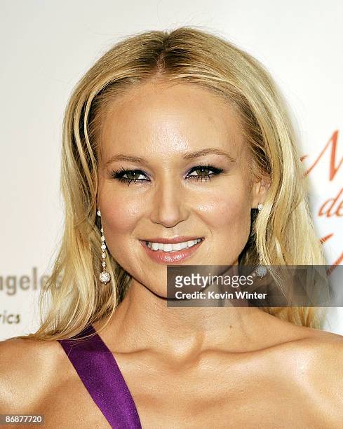 Singer Jewel arrives at the "Noche de Ninos Gala" benefiting Childrens Hospital of Los Angeles at the Beverly Hilton Hotel on May 2009 in Beverly...