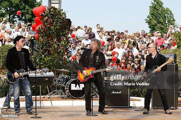 The German band BAP performs a song during the live broadcast of the TV Show 'ZDF Fernsehgarten' at the ZDF TV gardens on May 10, 2009 in Mainz,...