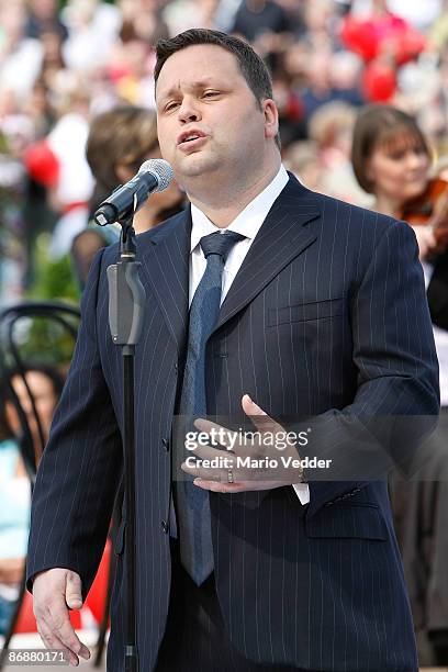 Paul Potts sings during the live broadcast of the TV Show 'ZDF Fernsehgarten' at the ZDF TV gardens on May 10, 2009 in Mainz, Germany.