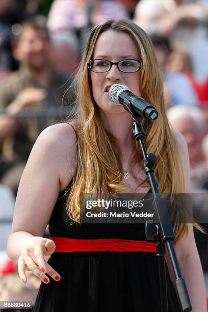 Ingrid Michaelson performs a song during the live broadcast of the TV Show 'ZDF Fernsehgarten' at the ZDF TV gardens on May 10, 2009 in Mainz,...