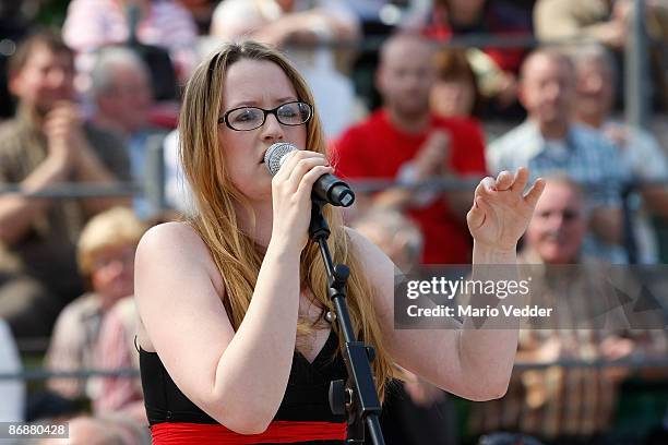 Ingrid Michaelson performs a song during the live broadcast of the TV Show 'ZDF Fernsehgarten' at the ZDF TV gardens on May 10, 2009 in Mainz,...