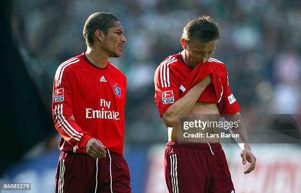 Paolo Guerrero of Hamburg looks dejected next to team mate Ivica Olic after loosing the Bundesliga match between Werder Bremen and Hamburger SV at...