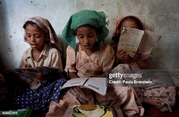 Burmese Rohingya madrassa students read the Koran during religious class on May 4, 2009 in Sittwe, Arakan state, Myanmar . The Rohingya Muslim...