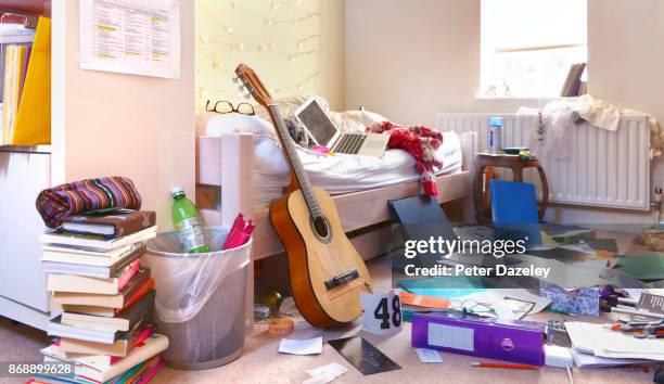 teenagers bedroom - caos imagens e fotografias de stock