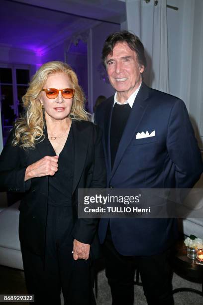 At the diner for the 14th concert of Sylvie Vartan at L'Olympia, Sylvie Vartan and her husband Tony Scotti are photographed by Paris Match on...