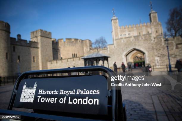 the tower of london - footage technique stock pictures, royalty-free photos & images