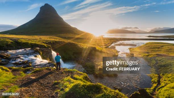 kirkjufell in the morning. - snaefellsnes imagens e fotografias de stock