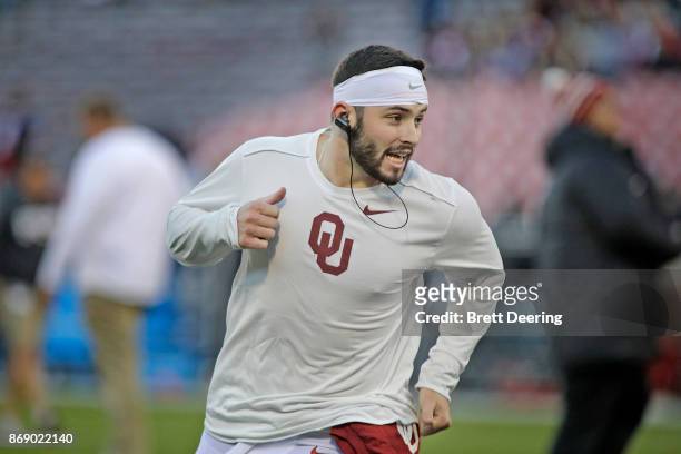 Quarterback Baker Mayfield of the Oklahoma Sooners warms up before the game against the Texas Tech Red Raiders at Gaylord Family Oklahoma Memorial...