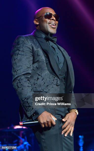 Singer Joe performs at The R&B Super Jam at Phillips Arena on October 28, 2017 in Atlanta, Georgia.