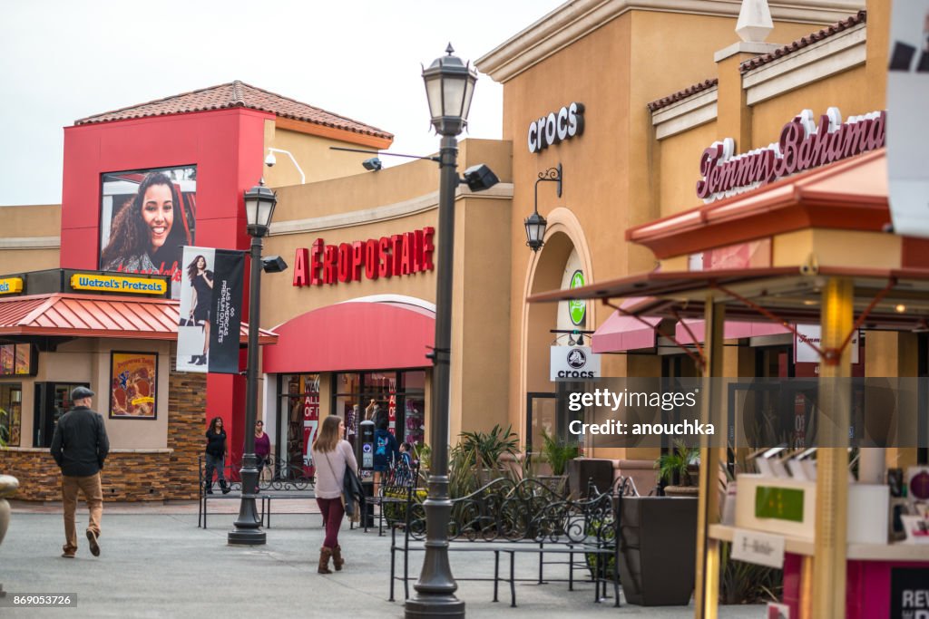 People Shopping In Las Americas Shopping Mall San Diego Usa High-Res Stock  Photo - Getty Images