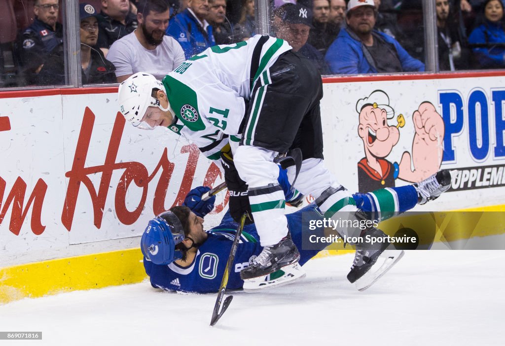 NHL: OCT 30 Stars at Canucks