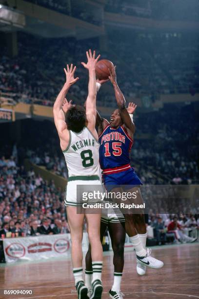 Vinnie Johnson of the Detroit Pistons shoots circa 1985 at the Boston Garden in Boston, Massachusetts. NOTE TO USER: User expressly acknowledges and...