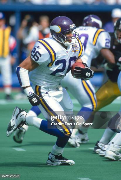Robert Smith of the Minnesota Vikings carries the ball against the Pittsburgh Steelers during an NFL football game September 24, 1995 at Three Rivers...