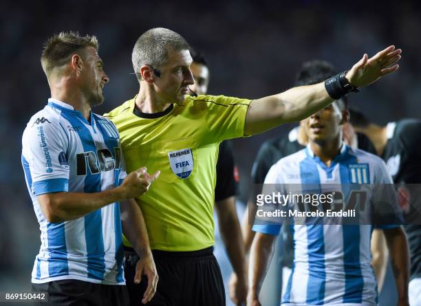 Ivan Pillud of Racing Club argues with Referee Anderson Daronco of Brasil gestures during a second leg match between Racing Club and Libertad as part...