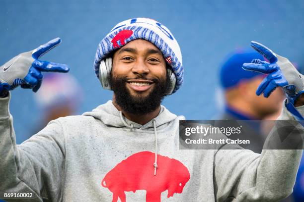 Joe Webb of the Buffalo Bills hams it up for the camera before the game against the Oakland Raiders at New Era Field on October 29, 2017 in Orchard...
