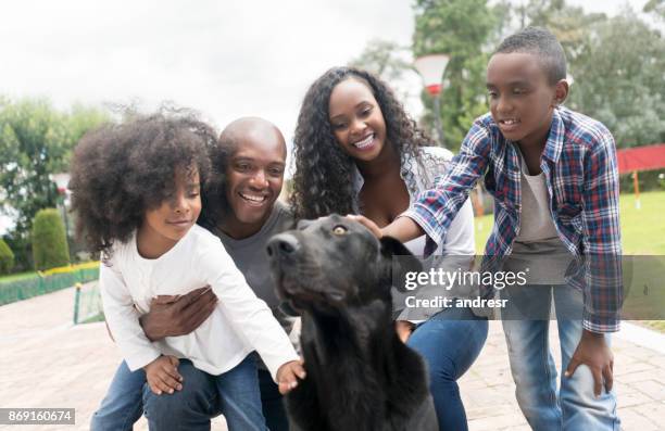 porträt einer glücklichen afroamerikanische familie, die annahme eines hundes - pet adoption stock-fotos und bilder