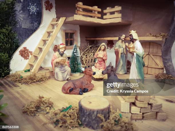 nativity scene during christmas - christian campos stock pictures, royalty-free photos & images