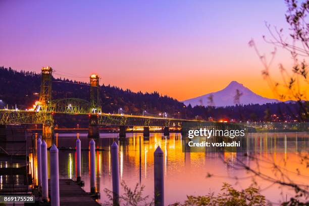 hood river, oregon - fluss-columbia-river stock-fotos und bilder