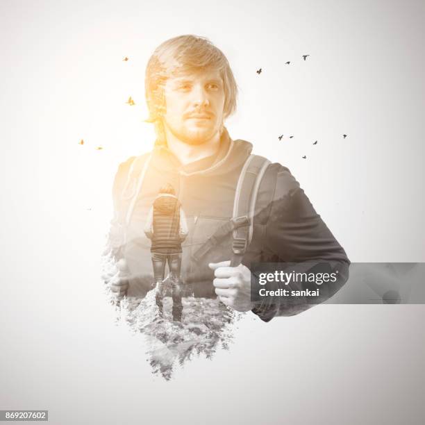 retrato de la doble exposición de un hombre viajero. - double exposure fotografías e imágenes de stock