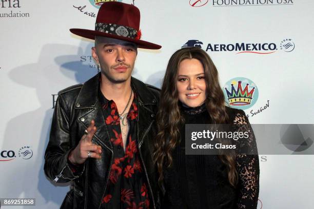 Jesse and Joy pose during the red carpet of The Global Gift Gala at St Regis Hotel on November 01, 2017 in Mexico City, Mexico.