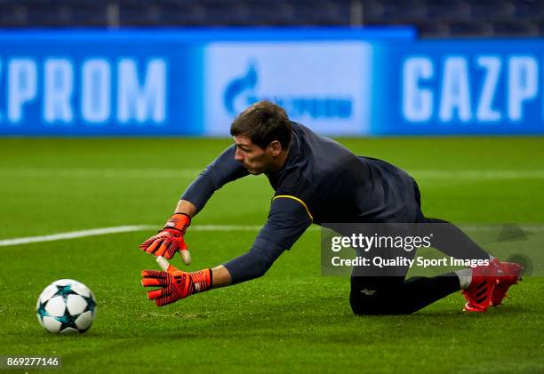 Iker Casillas of FC Porto during warm up of the UEFA Champions League group G match between FC Porto and RB Leipzig at Estadio do Dragao on November...