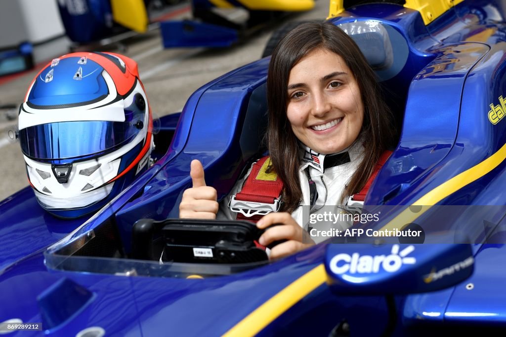 AUTO-PRIX-F1-WOMEN-SOCIETY