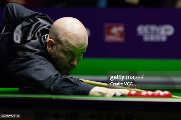 Robbie Williams of England plays a shot during the quarter-final match against Mark Selby of England on Day five of the 2017 Snooker International...