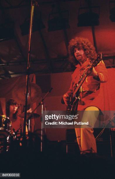 English songwriter and musician Jeff Lynne of rock group Electric Light Orchestra, 'ELO', performs on stage at Reading Festival, August 1972.