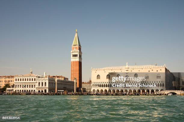 piazza san marco with basilica and doge's palace - bernd schunack stock pictures, royalty-free photos & images