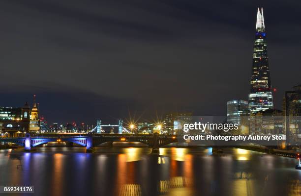 lights on the river thames - tate modern stock pictures, royalty-free photos & images