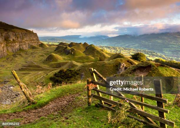 the abandoned quarries of the llangattock escarpment in the black mountains near crickhowell, in the  brecon beacons national park, wales - crickhowell stockfoto's en -beelden