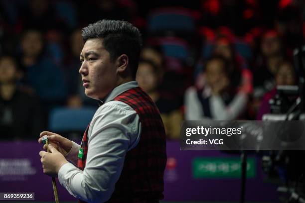 Yan Bingtao of China reacts during the quarter-final match against John Higgins of Scotland on Day five of the 2017 Snooker International...