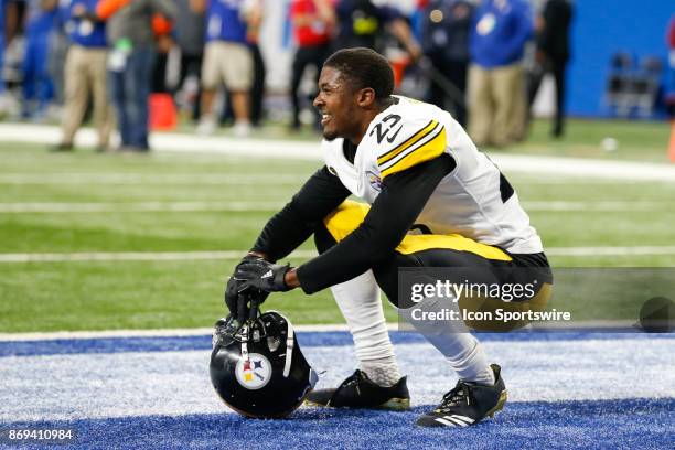 Pittsburgh Steelers corner back Artie Burns kneels during a timeout during game action between the Pittsburgh Steelers and the Detroit Lions on...