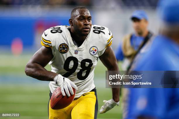 Pittsburgh Steelers linebacker Vince Williams runs off of the field at the conclusion of the game between the Pittsburgh Steelers and the Detroit...