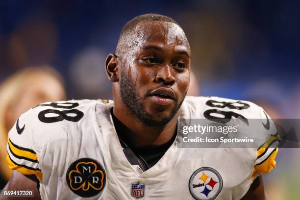 Pittsburgh Steelers linebacker Vince Williams runs off of the field at the conclusion of the game between the Pittsburgh Steelers and the Detroit...