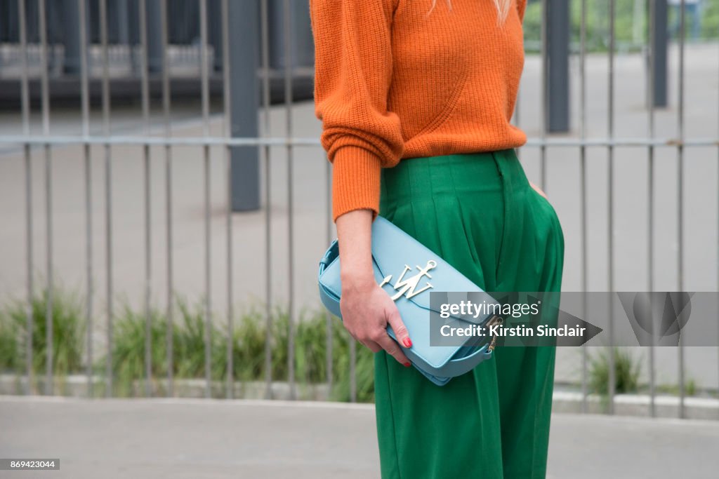 Street Style : Paris Fashion Week Womenswear Spring/Summer 2018 : Day Three