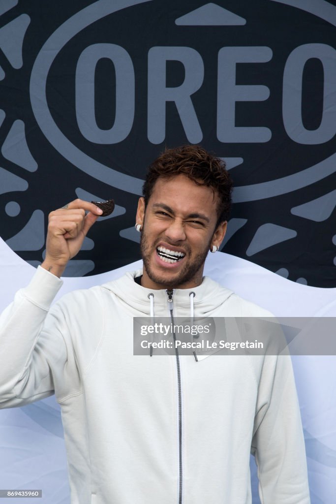 Neymar Shows Off A New Type Of OREO Cookie Dunk For The Winners Of The OREO Dunk Challenge Sweepstakes