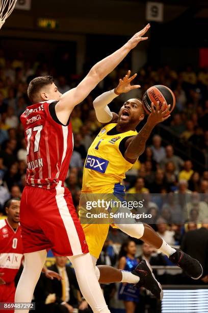 Deshaun Thomas, #1 of Maccabi Fox Tel Aviv competes with Arturas Gudaitis, #77 of AX Armani Exchange Olimpia Milan during the 2017/2018 Turkish...