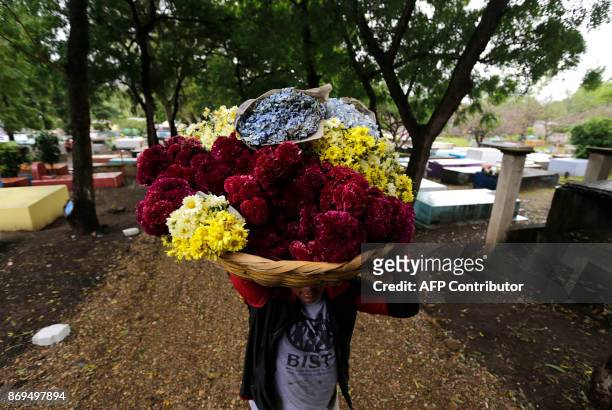 Vendor sells flowers on the "Day of the Dead" in the cemetery of San Juan del Sur, Rivas, Nicaragua, 130 km from Managua, on November 2, 2017. / AFP...