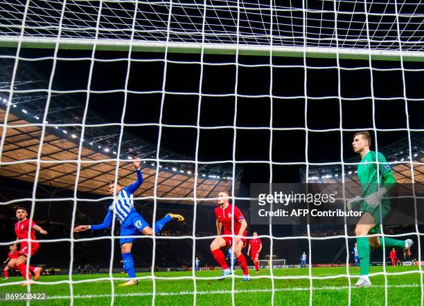 Hertha Berlin's forward Davie Selke kicks the ball to score during the UEFA Europa League football match between Hertha BSC Berlin and FC Zorya...