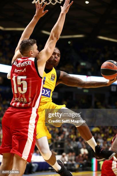 Deshaun Thomas, #1 of Maccabi Fox Tel Aviv competes with Kaleb Tarczewski, #15 of AX Armani Exchange Olimpia Milan during the 2017/2018 Turkish...